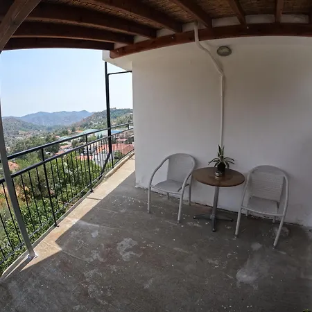 Agrospito Traditional בית הארחה 3*